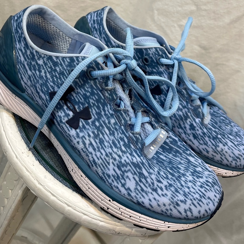 Under Armour Women's Blue Pattern Athletic Shoes lightweight